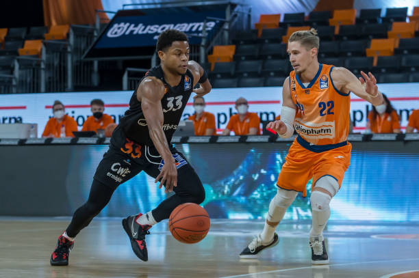 愈发激烈的 愈发激烈的