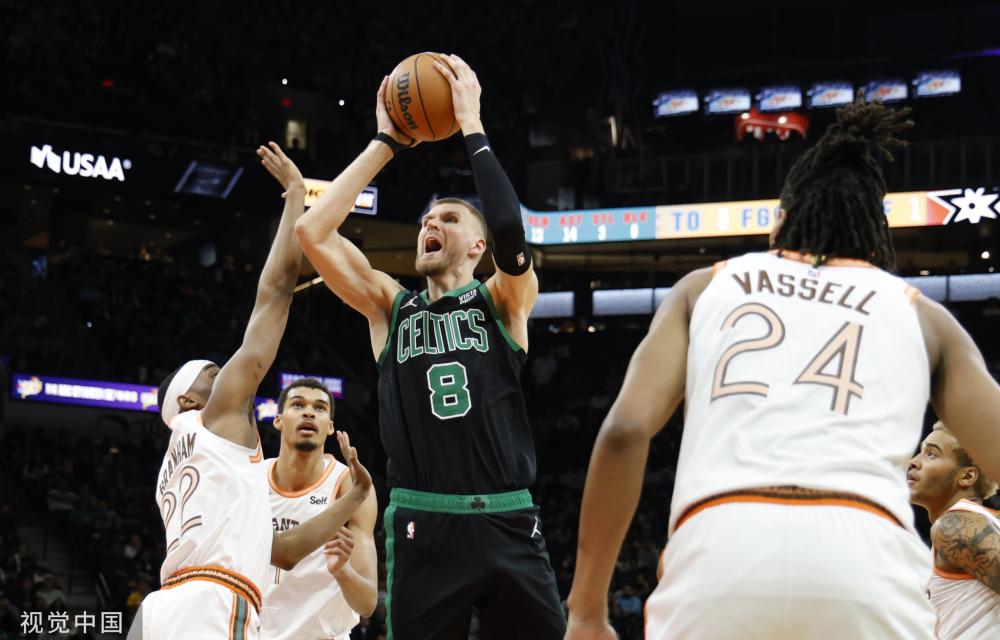 在采访中直 在采访中直